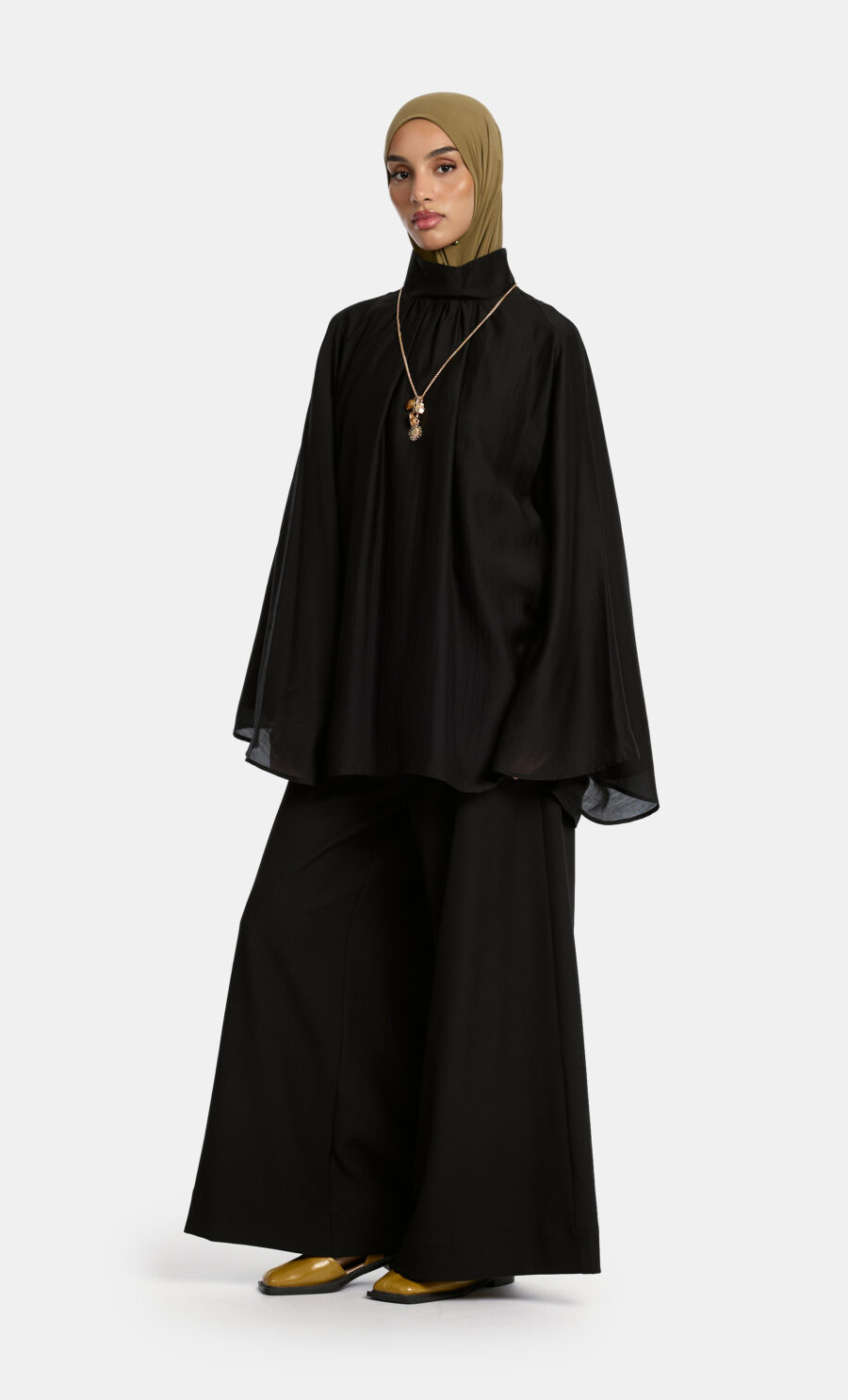 RELAXED FLOWY TOP - BLACK